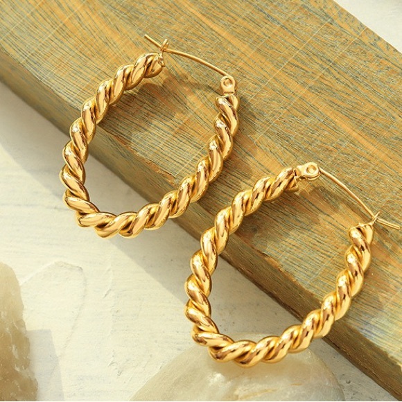 NEW💎18K Gold Plated Twisted Hoop Earrings* - Picture 7 of 7